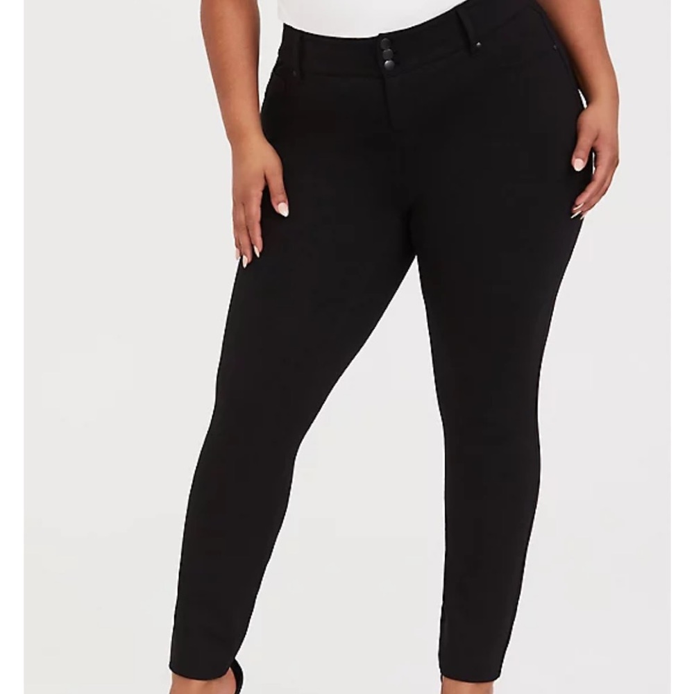 TORRID PONTE STRETCH JEGGING - BLACK